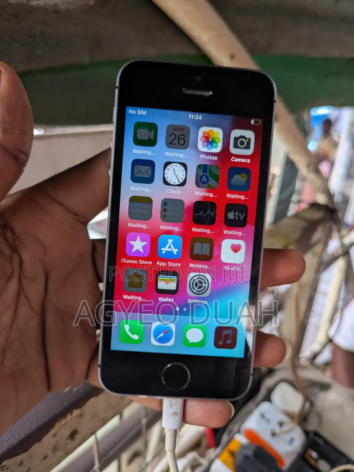 Apple iPhone SE 64 GB Silver