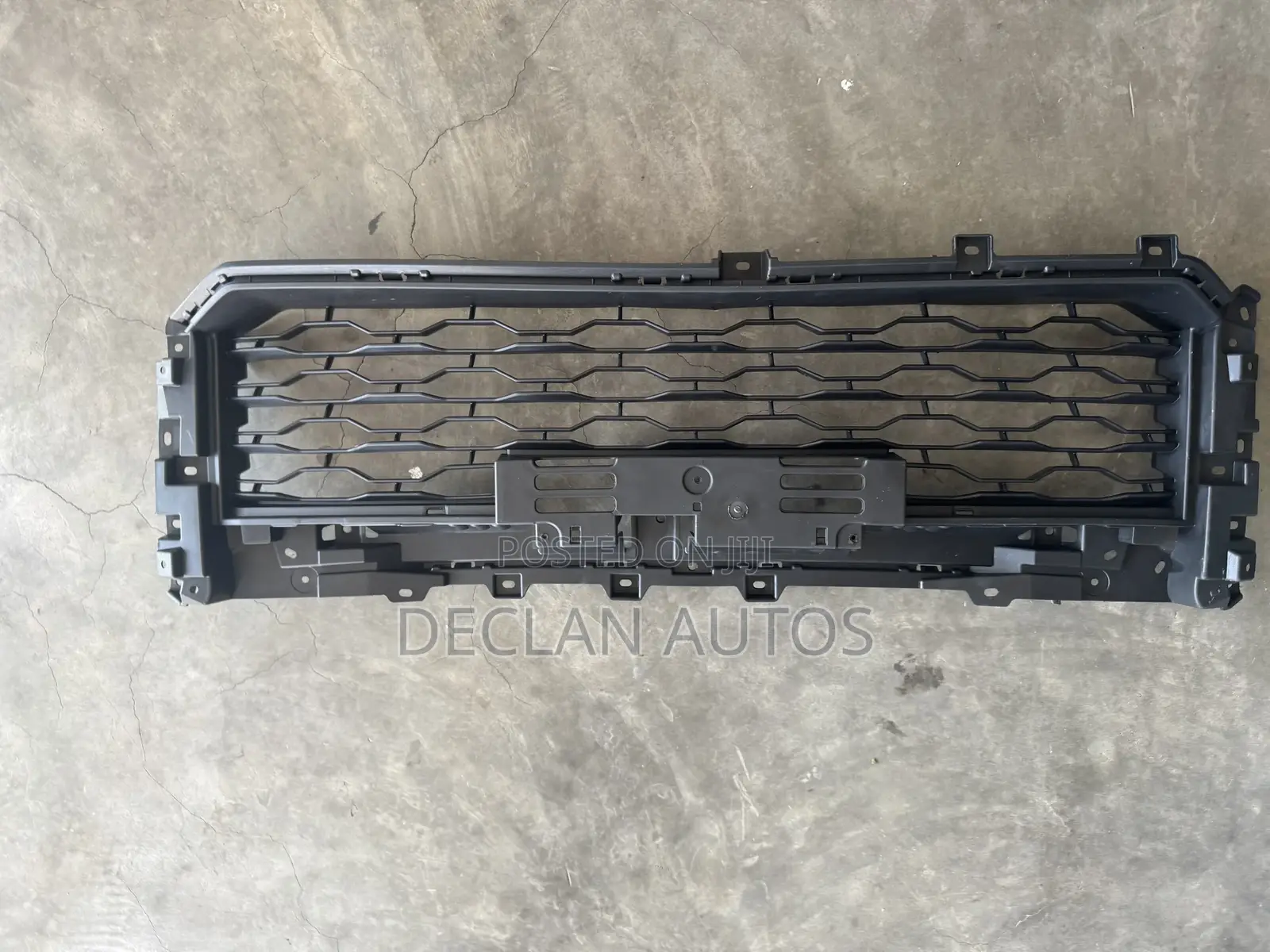 Mitsubishi L200 Front Bumper Centre Grill 2019