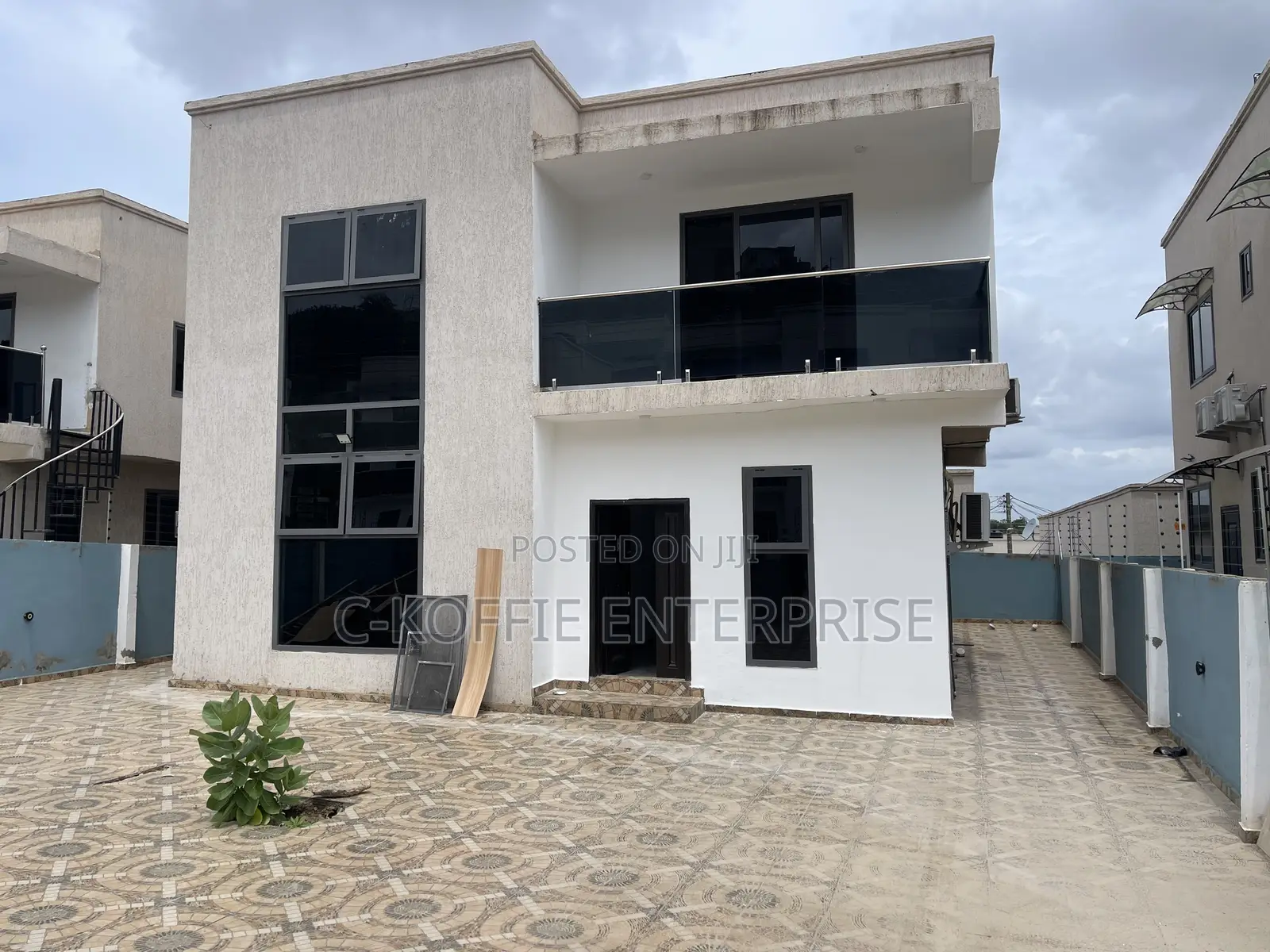 4bdrm Duplex in Acp, Kwabenya for rent