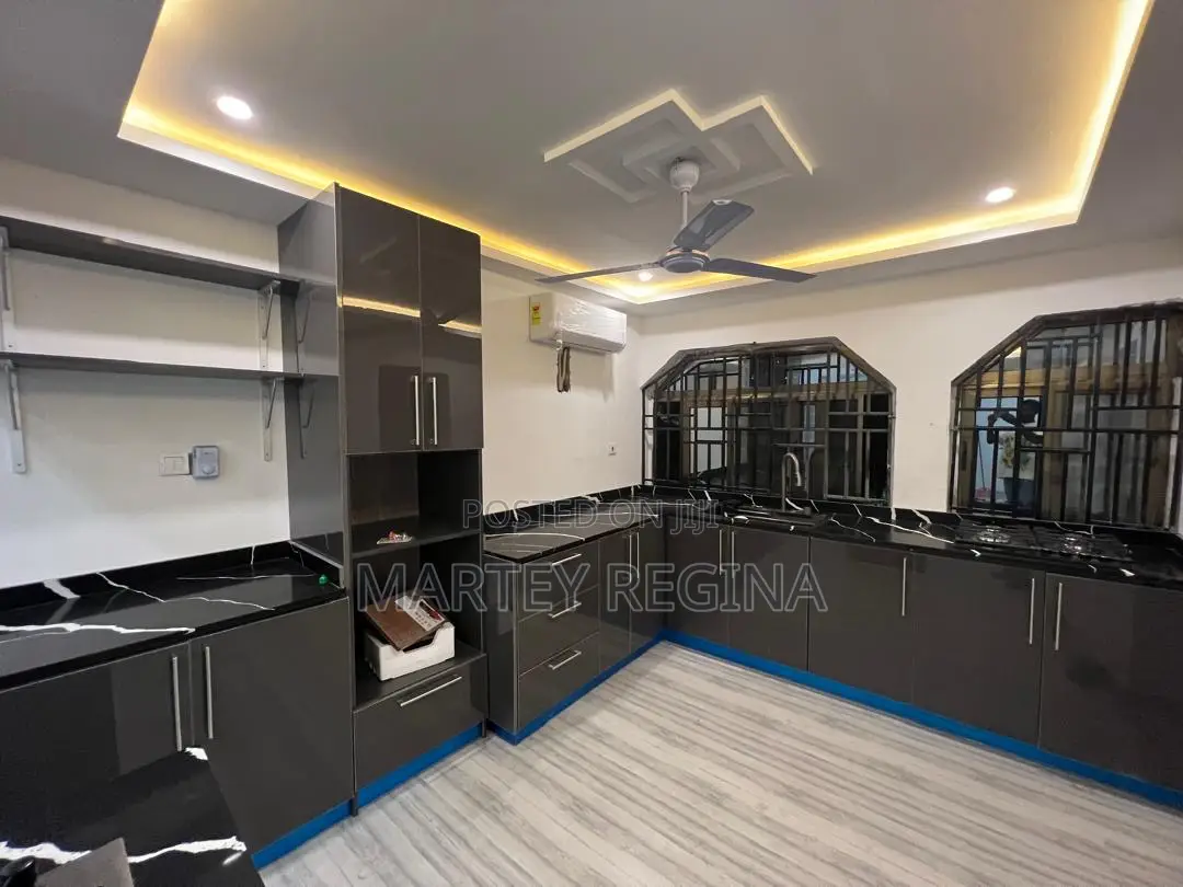 Kitchen Cabinets Set