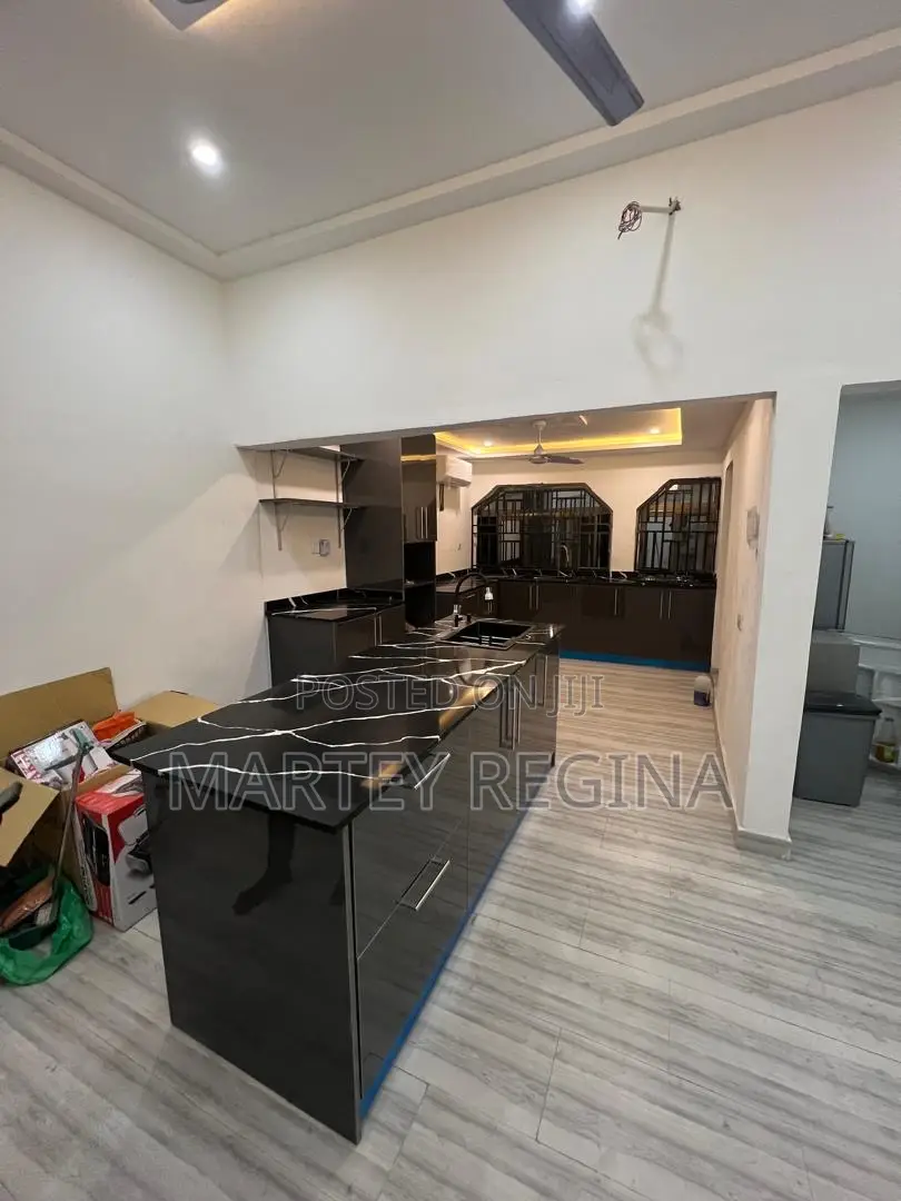 Kitchen Cabinets Set