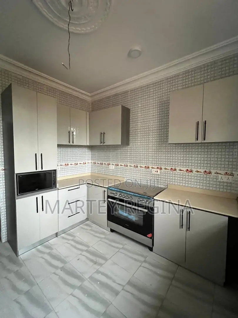 Kitchen Cabinets Set