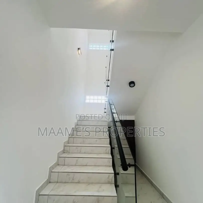 4bdrm Duplex in East Legon for sale