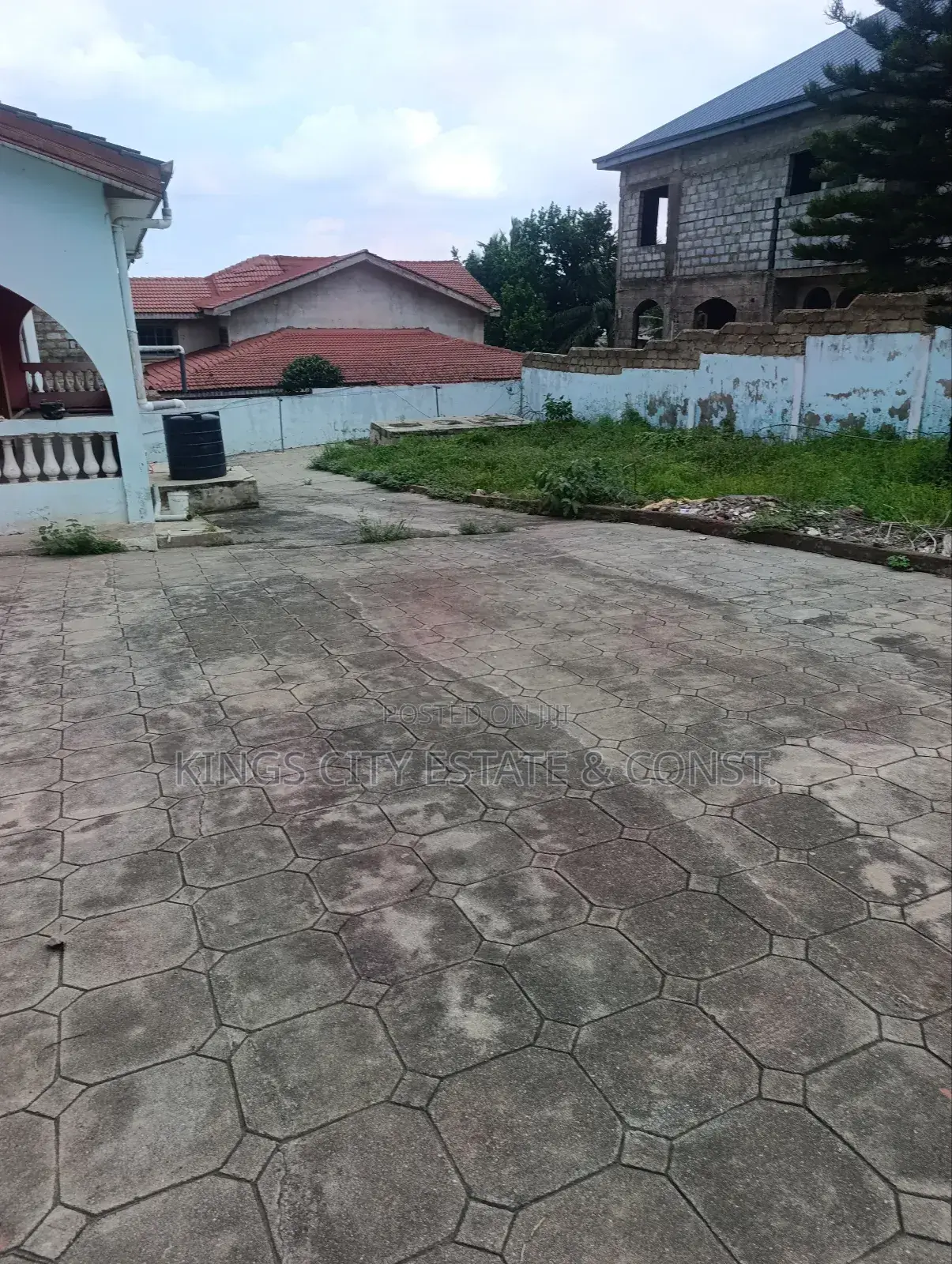 8bdrm House in Kwabenya-Aboum-Junc, Dome for sale