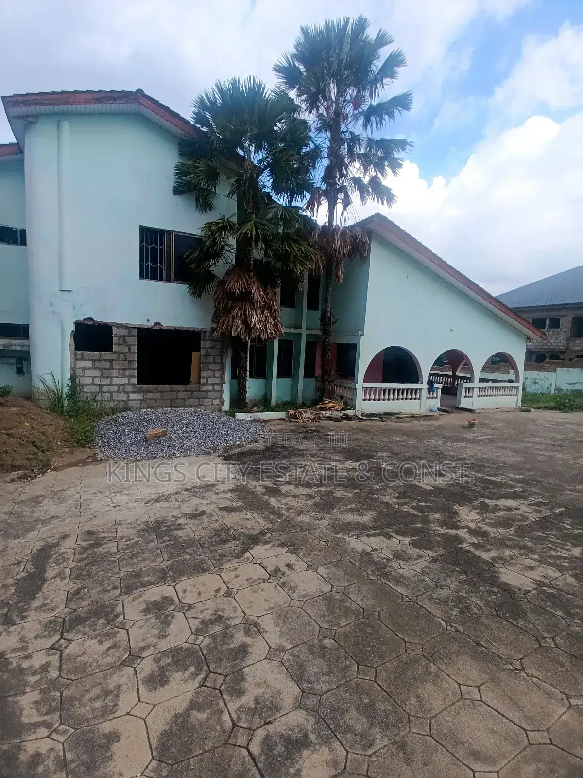 8bdrm House in Kwabenya-Aboum-Junc, Dome for sale