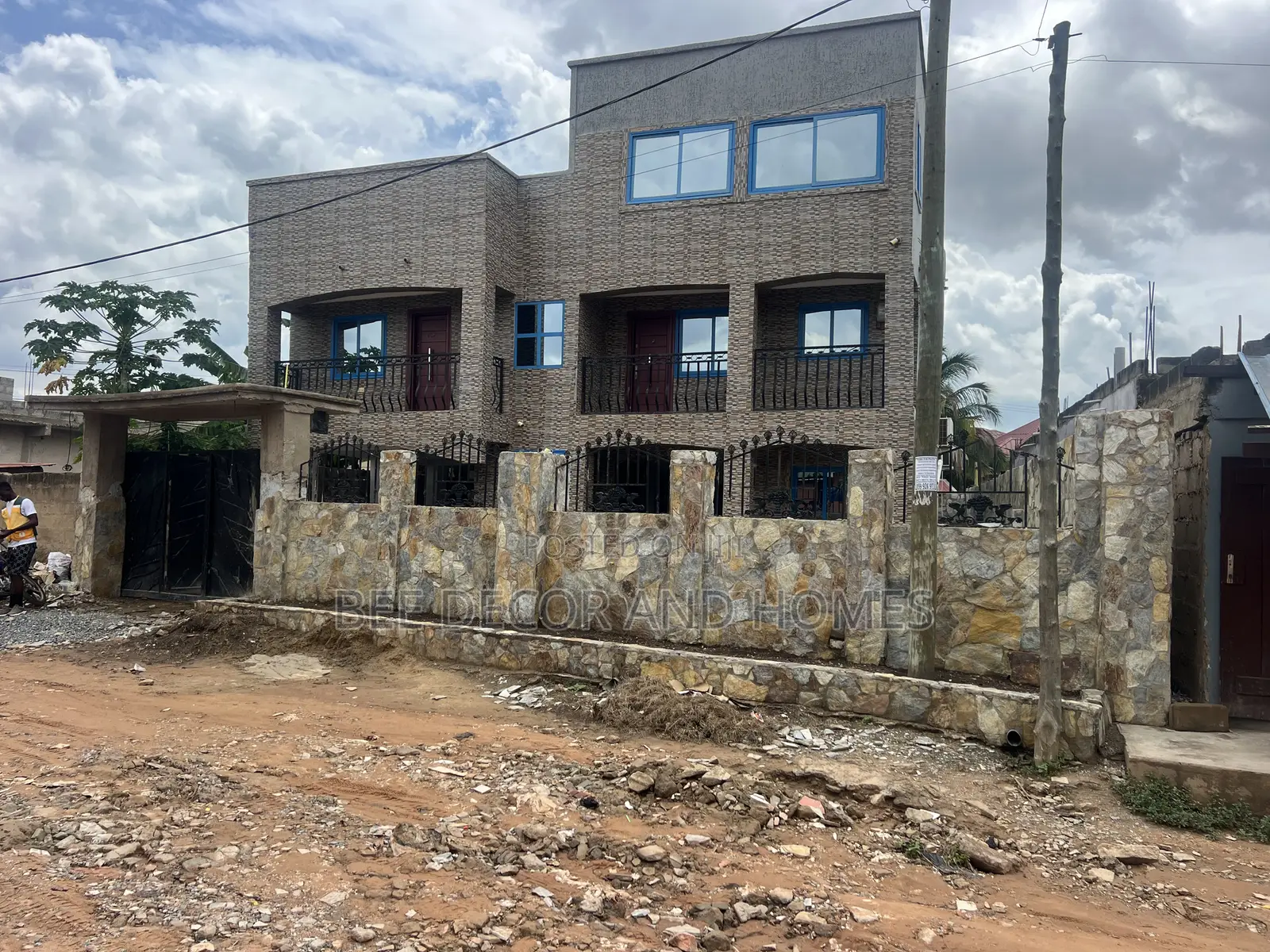 7bdrm Mansion in Bee Decor & Homes, Abokobi for sale