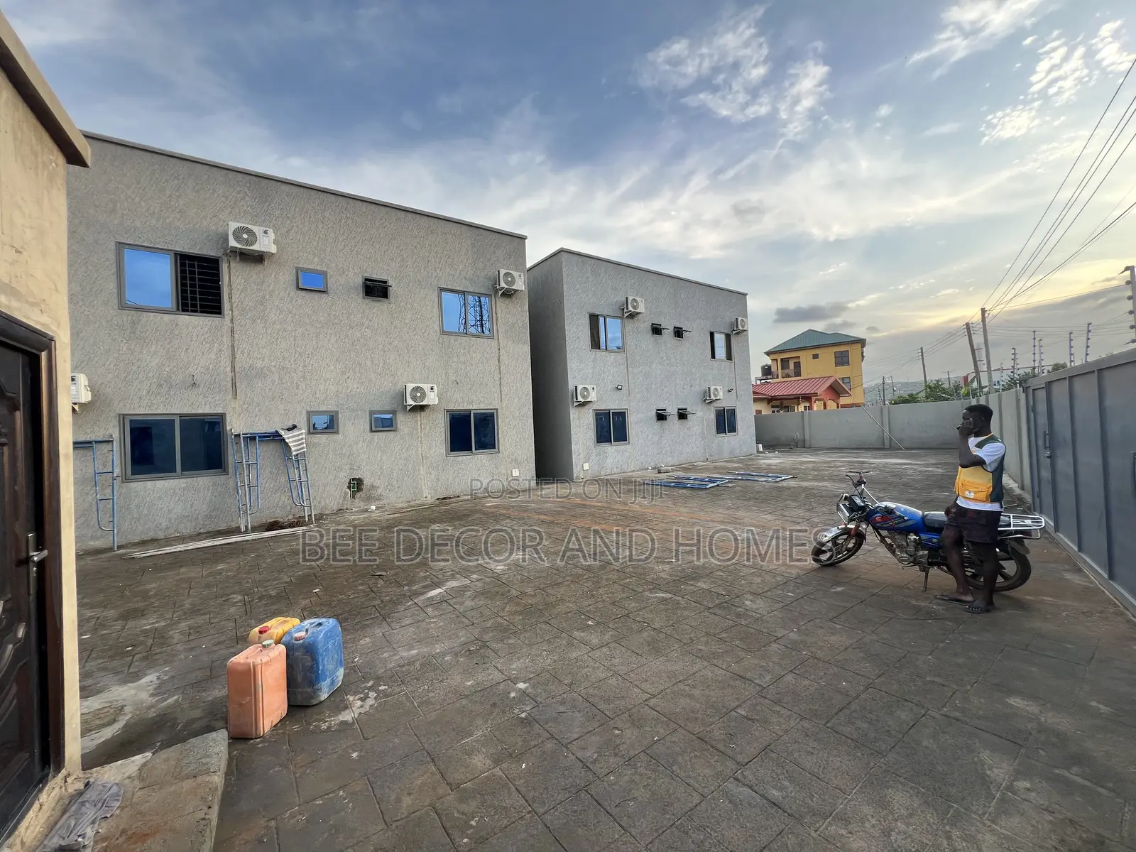 2bdrm Apartment in Bee Decor & Homes, Old Ashomang for rent