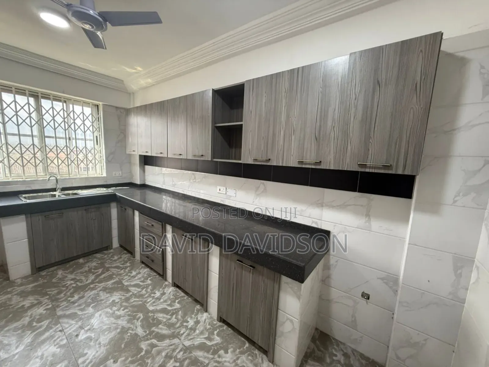 4bdrm House in 4 Bedroom House, Tema Metropolitan for sale