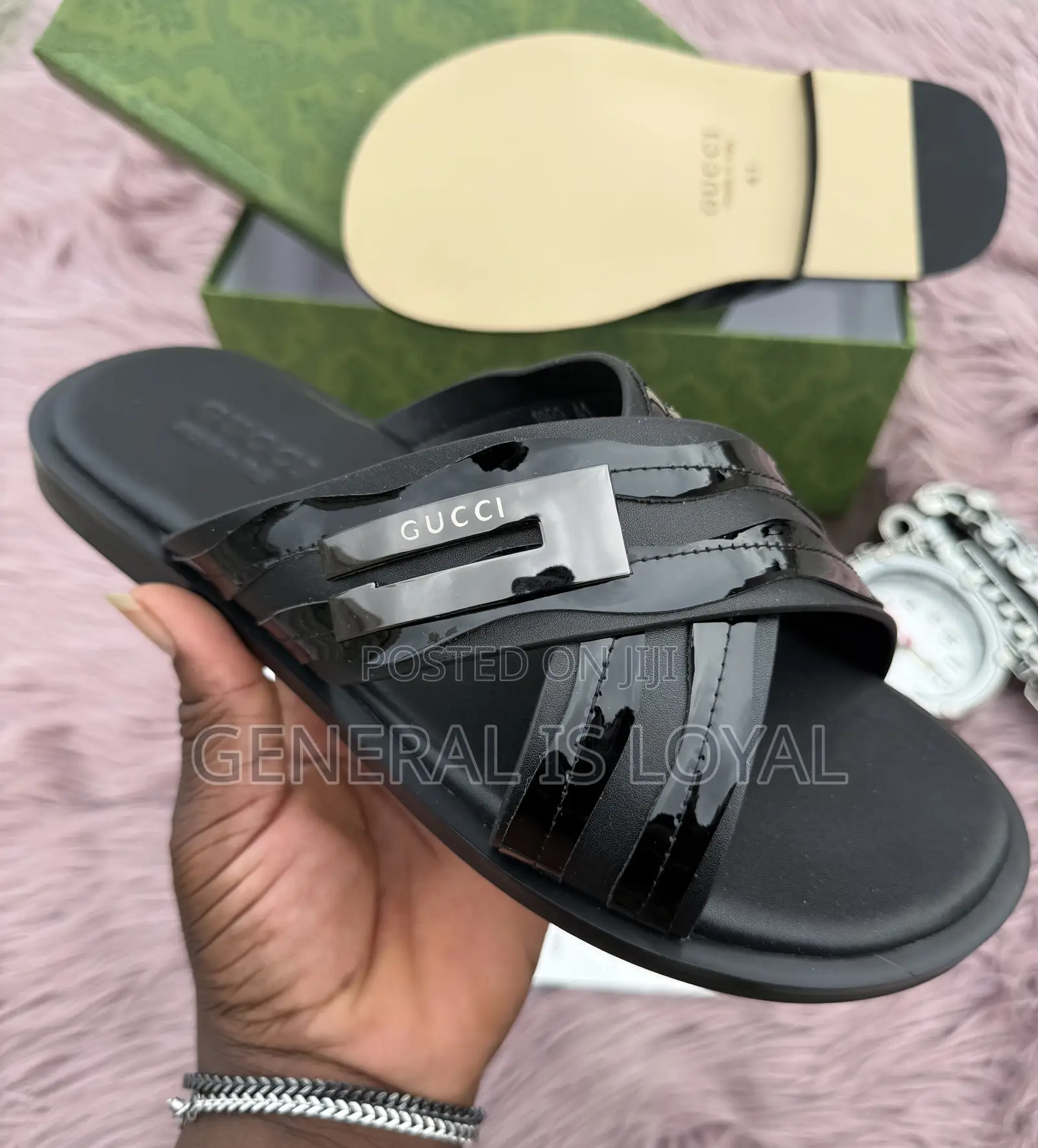 Gucci Slippers / Cross