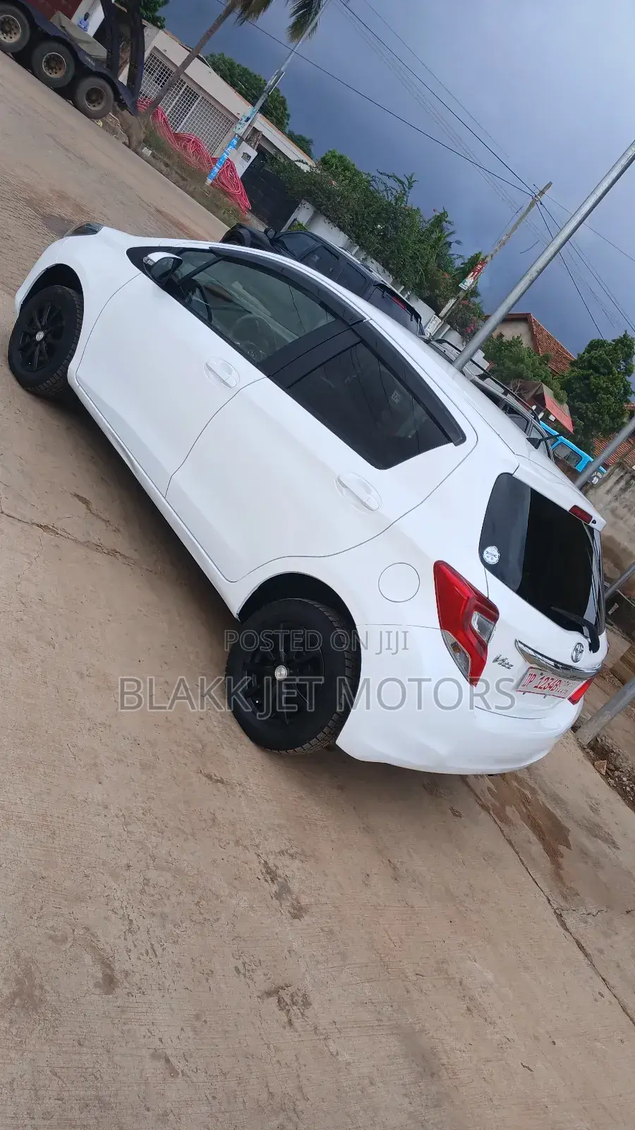 Toyota Vitz 1.3 AWD 5dr 2015 White