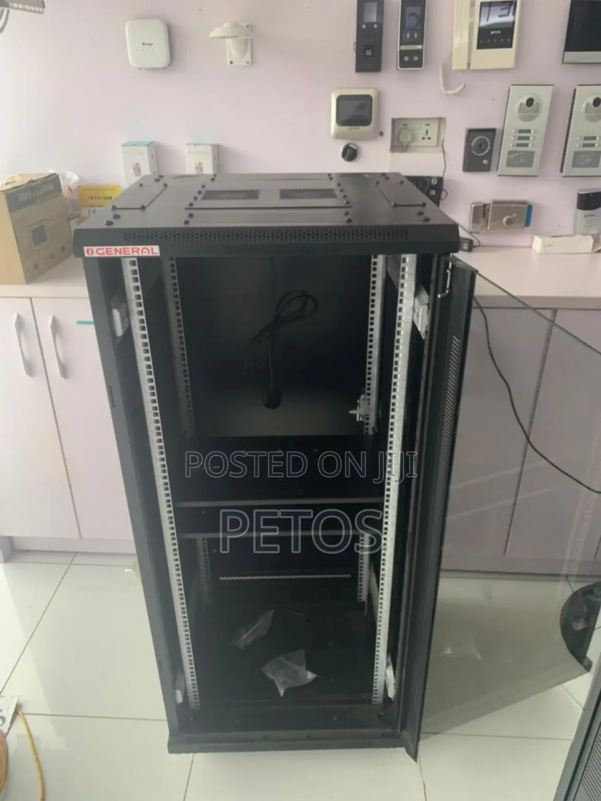 27u Rack 600 X 600