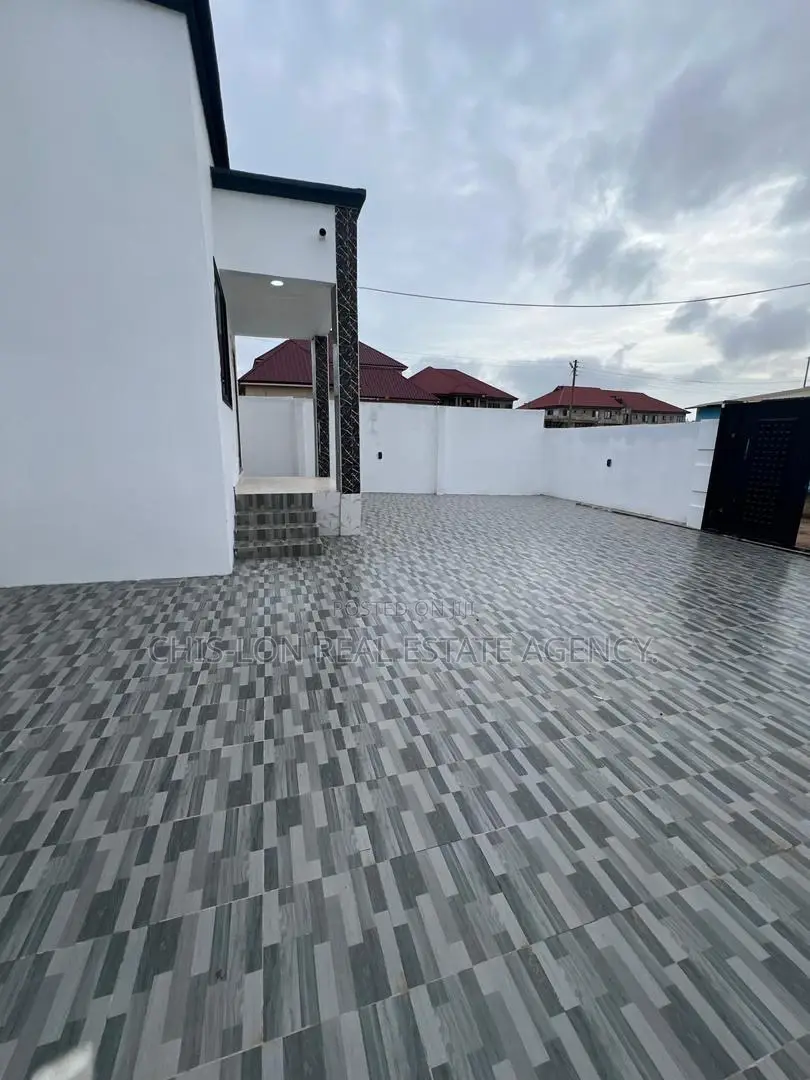 3bdrm House in Kasoa Cp for sale