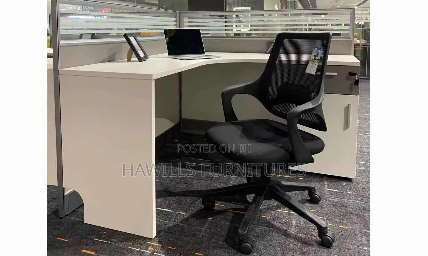 Staff Swiveling Chair