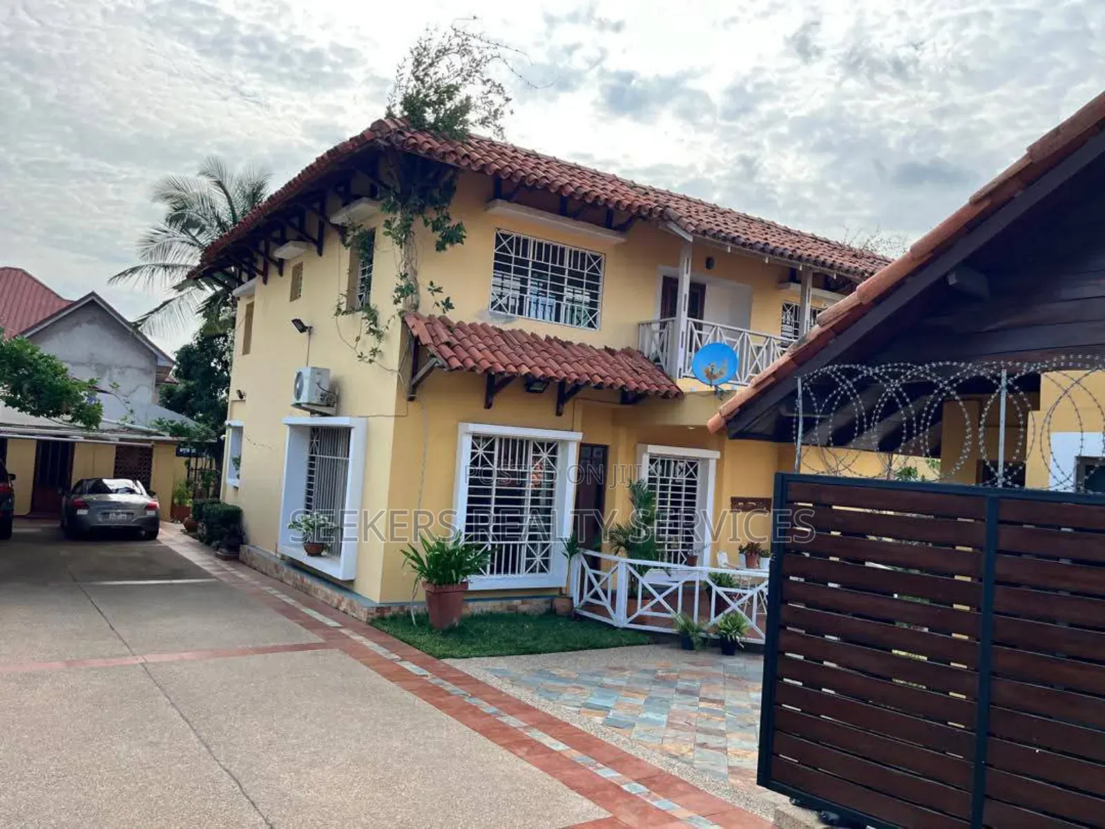 10bdrm Mansion in Seekers Realty, Labone for sale