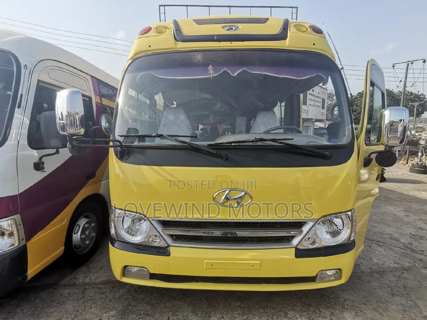 Hyundai County 2012 Yellow