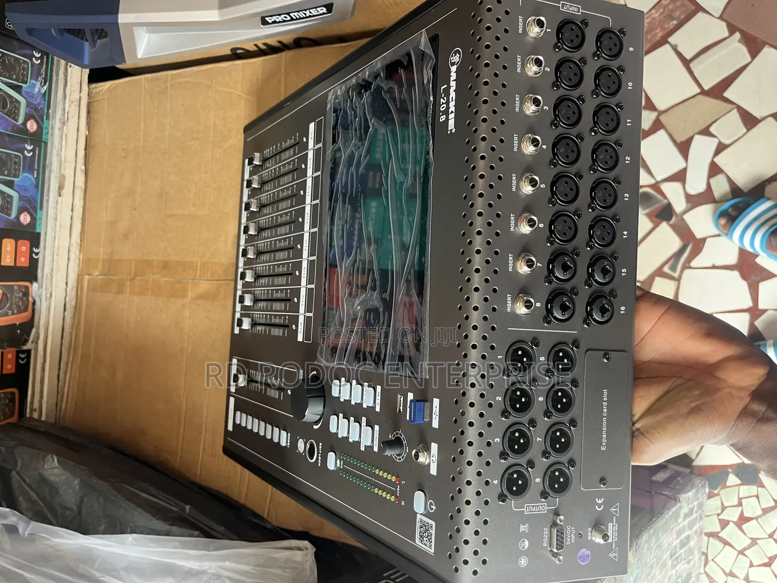 Mackie L 20.8 Digital Mixer 16 Channel