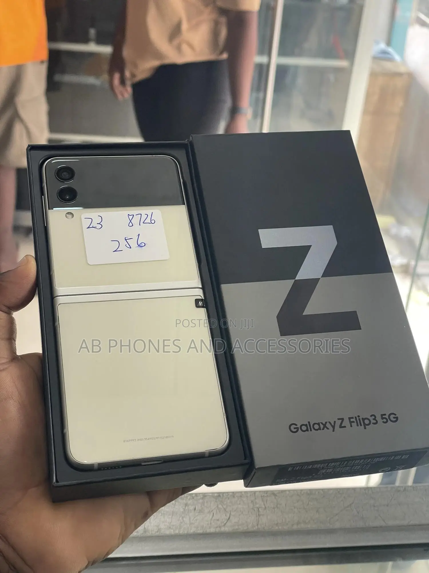 New Samsung Galaxy Z Flip3 5G 256 GB Gold