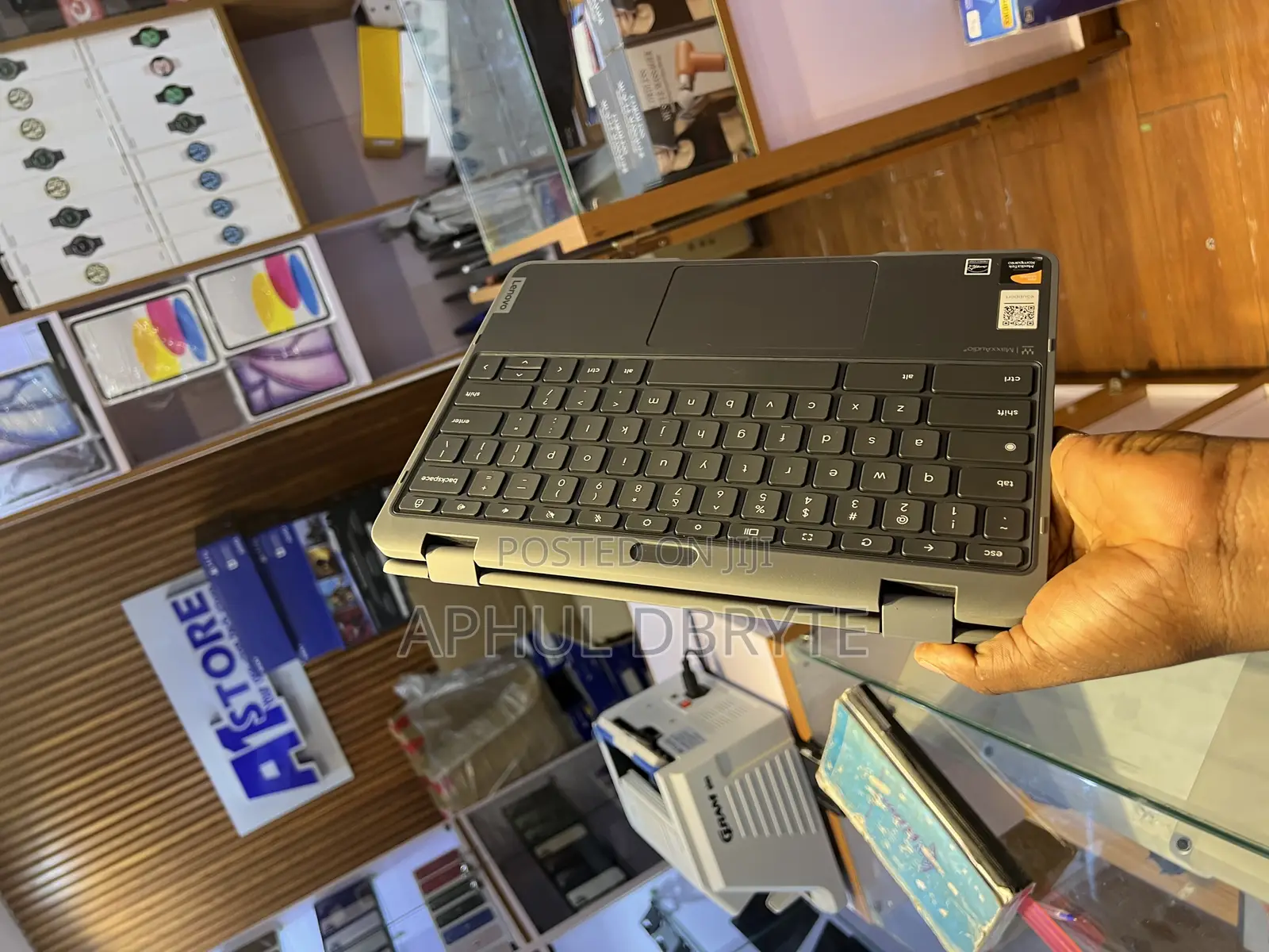 Laptop Lenovo 300e 4GB SSD 256GB