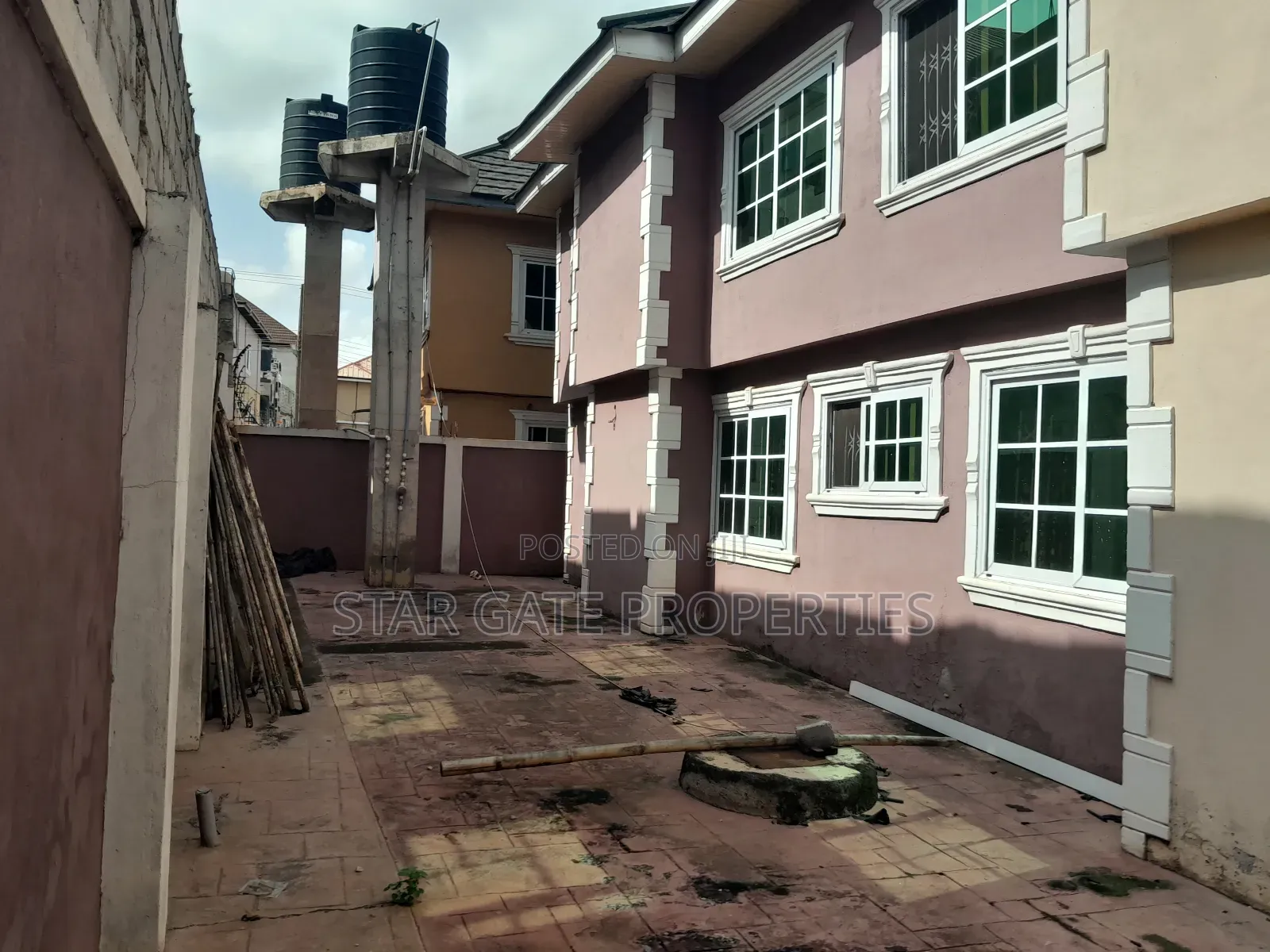 5bdrm House in Tech Ayigya, Kumasi Metropolitan for sale