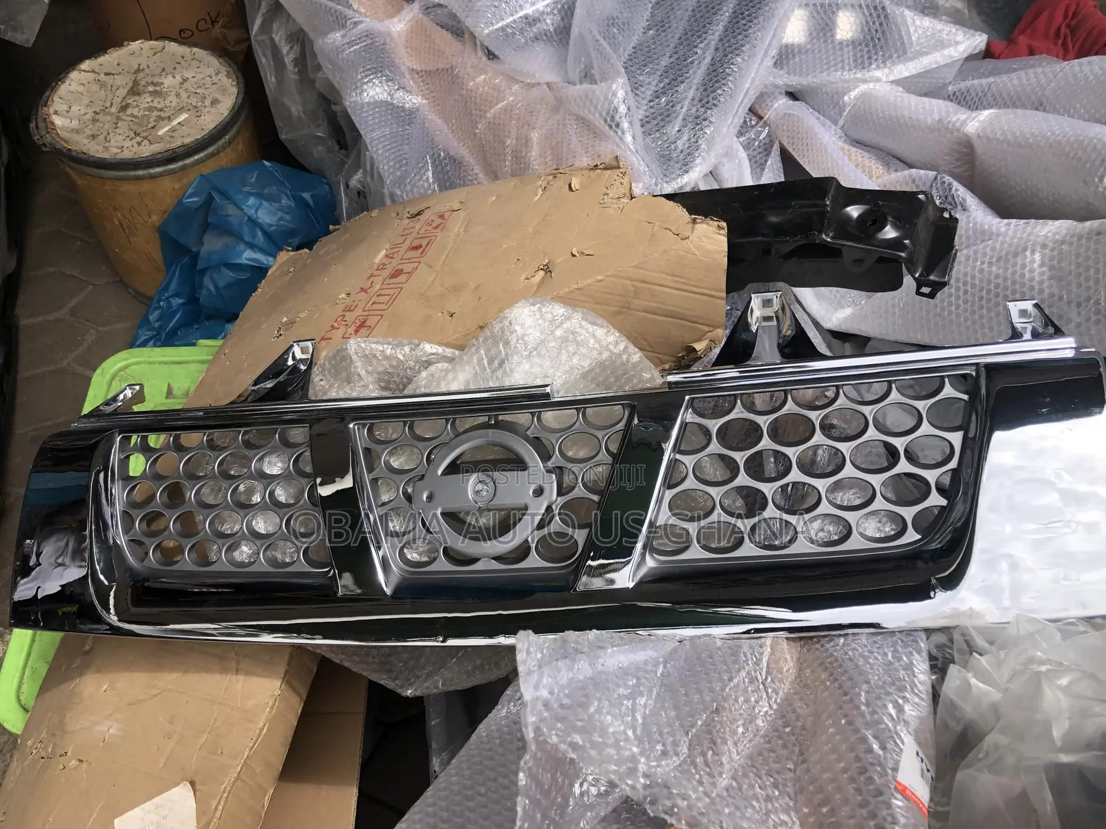 Original Nissan Hardbody Front Grill / Grille / Shells
