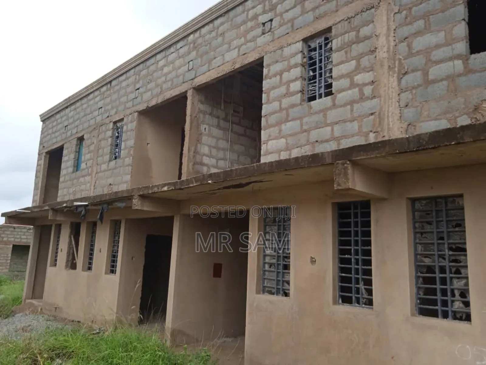 8bdrm House in Ablekuma Odumase for sale