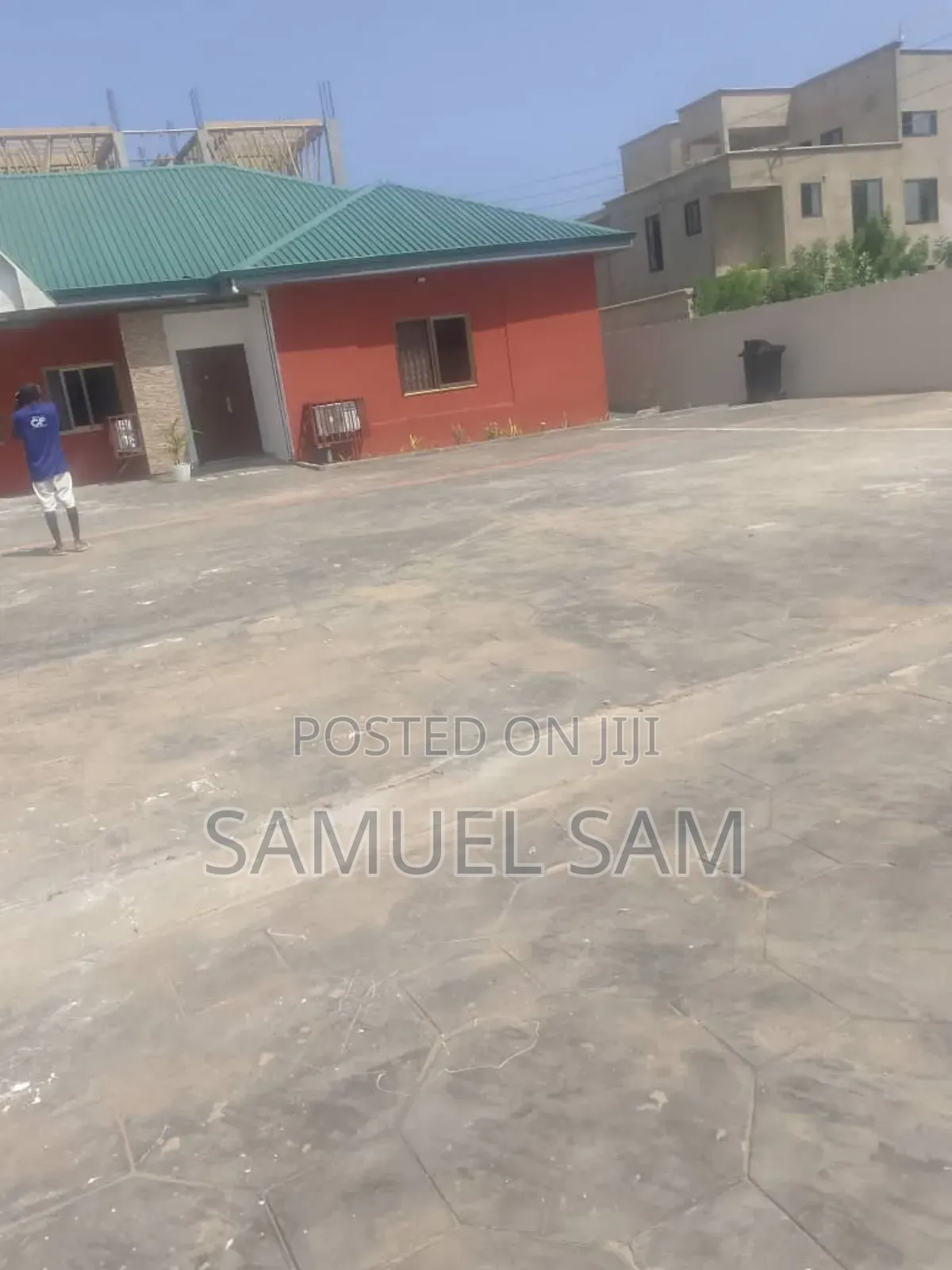 2bdrm Apartment in Complex, Tema Metropolitan for rent