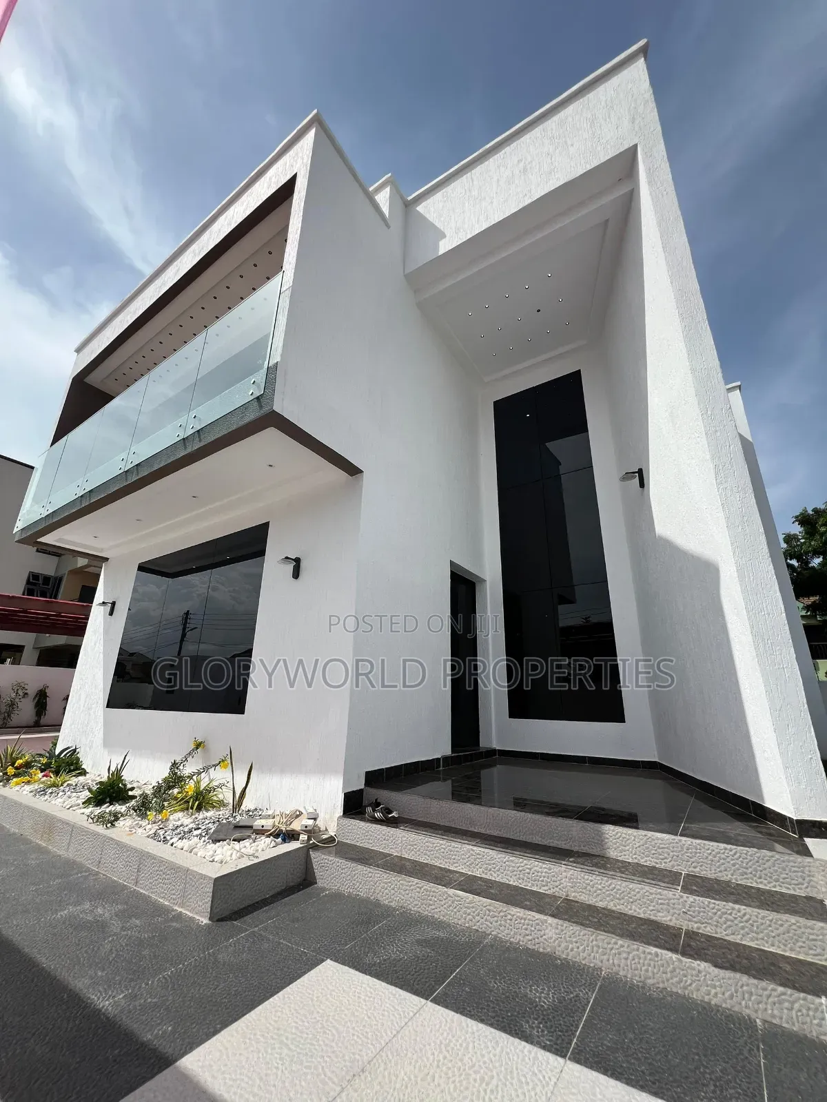 5bdrm Mansion in East Legon for sale