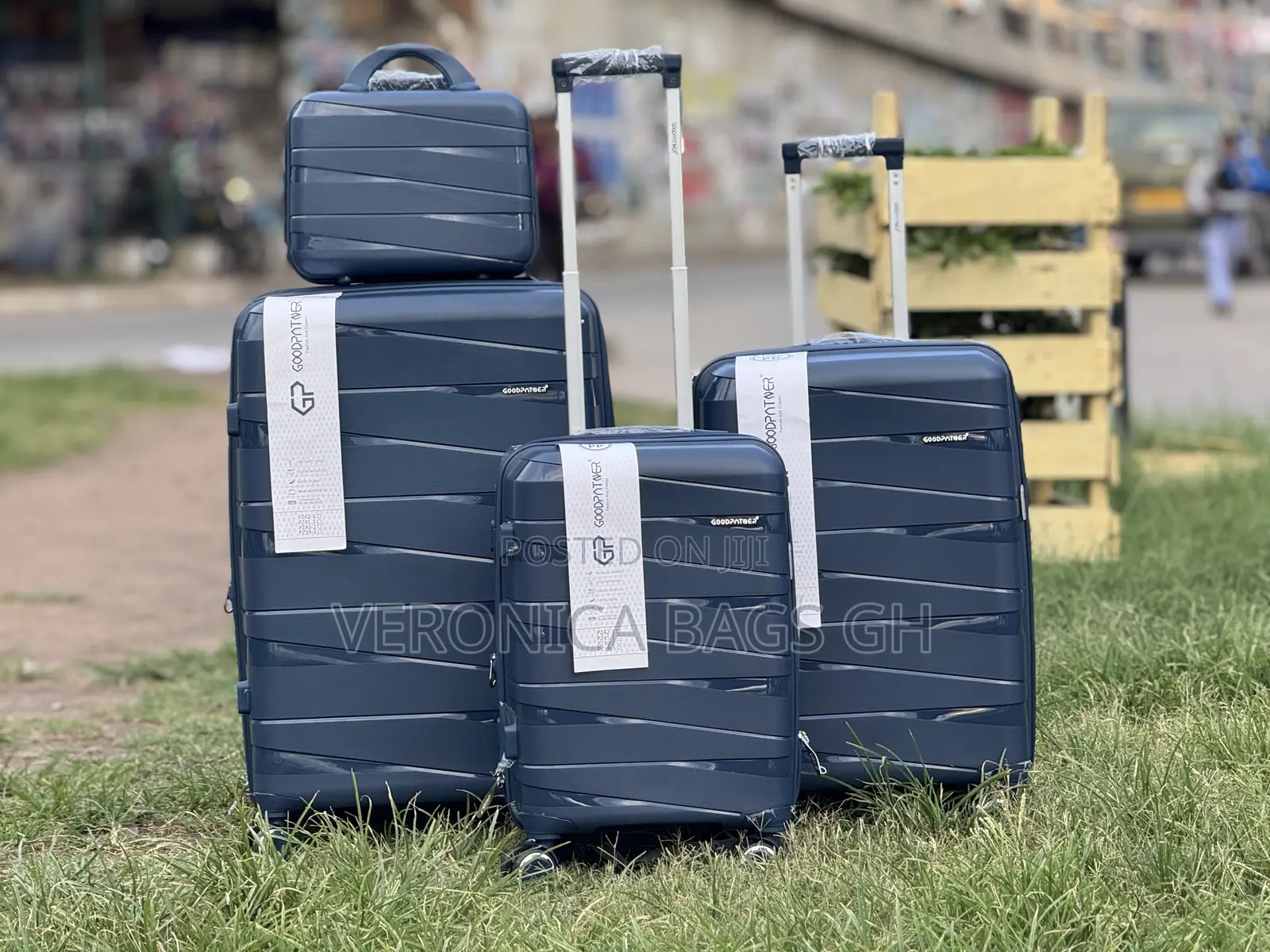 13 20 24 28 Inch Luggage Set of Four Pieces