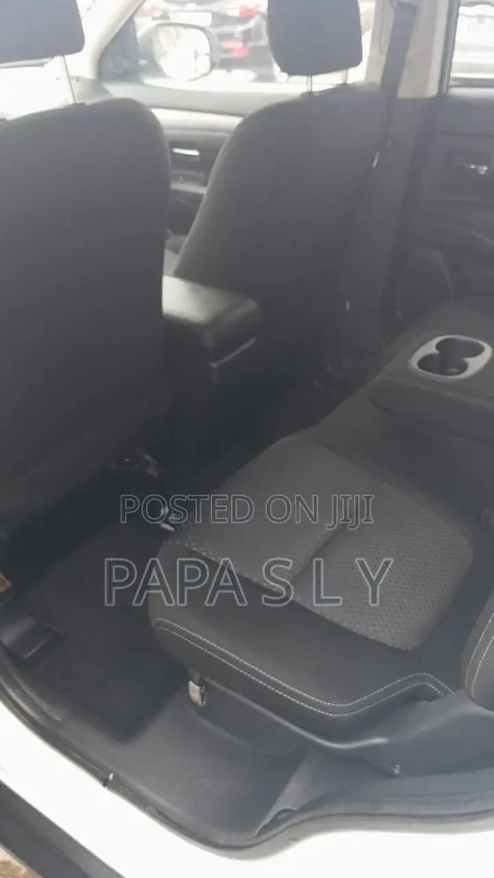Mitsubishi Outlander ES FWD 2017 White