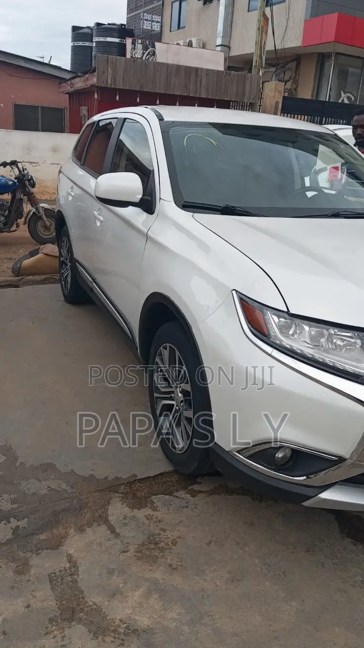 Mitsubishi Outlander ES FWD 2017 White