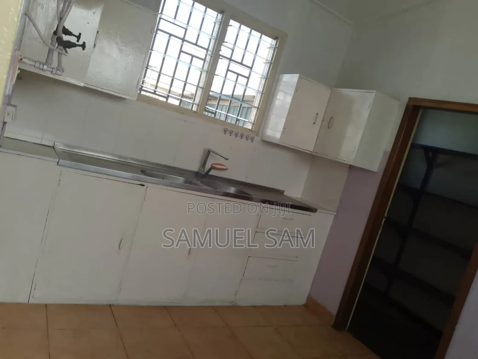 5bdrm House in Sos, Tema Metropolitan for rent