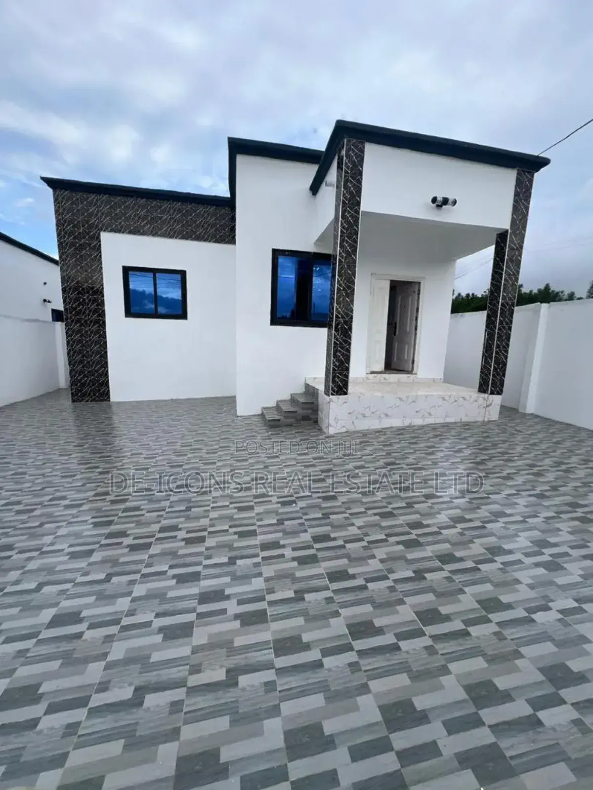 3bdrm House in De-Icons Real Estate, Awutu Senya East Municipal