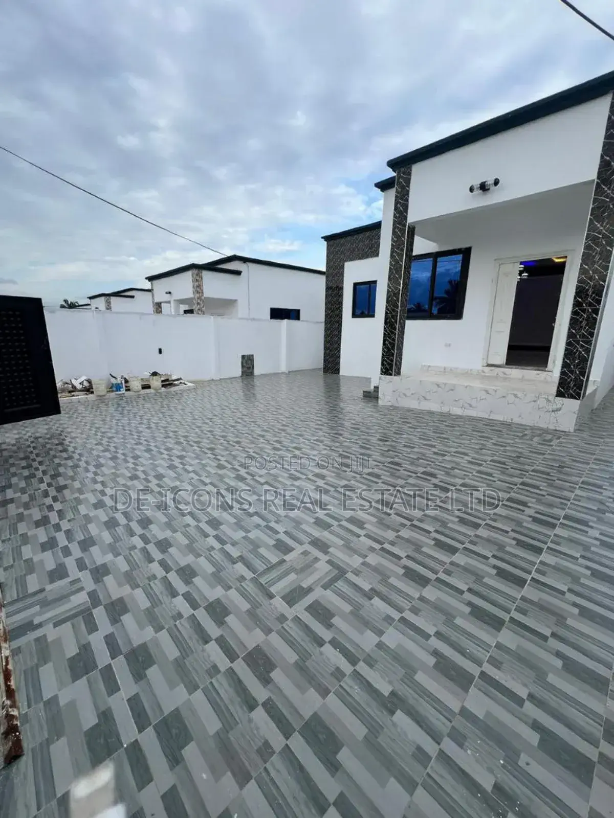 3bdrm House in De-Icons Real Estate, Awutu Senya East Municipal