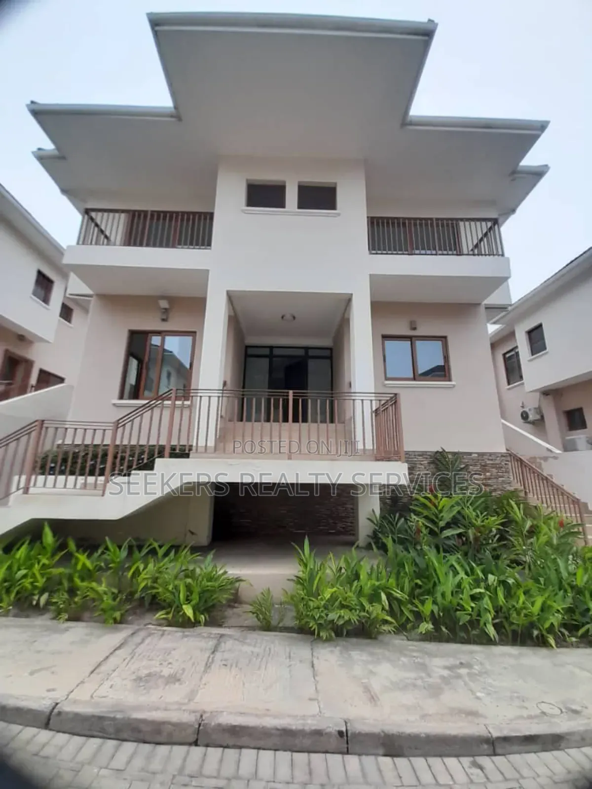5bdrm Townhouse / Terrace in Seekers Realty, Cantonments for rent
