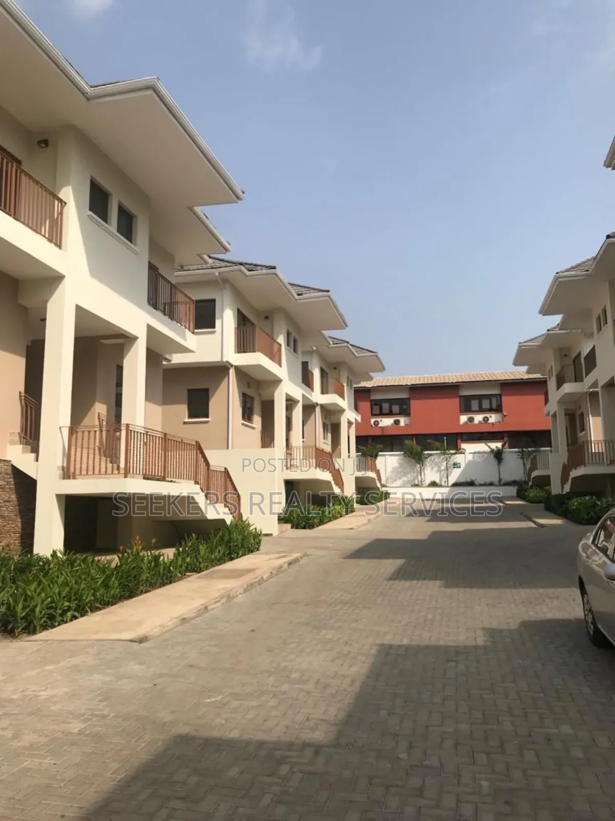 5bdrm Townhouse / Terrace in Seekers Realty, Cantonments for rent