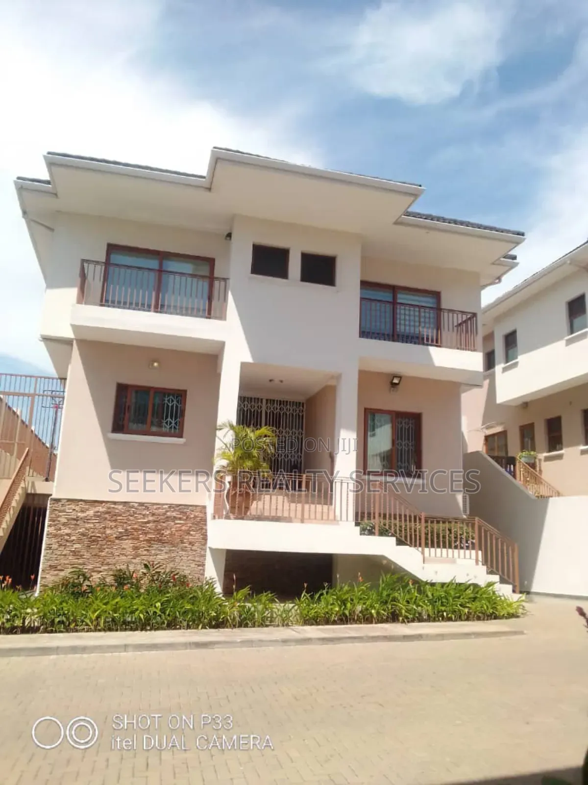 5bdrm Townhouse / Terrace in Seekers Realty, Cantonments for rent
