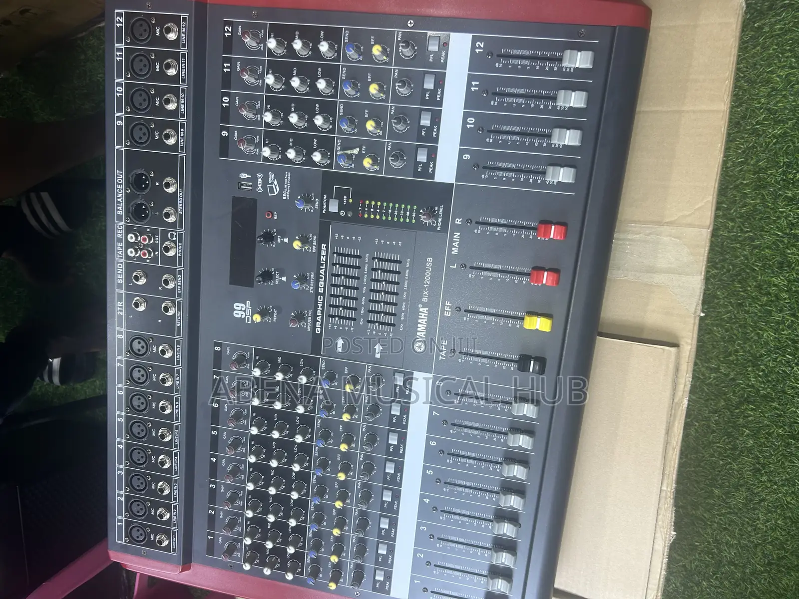 Yamaha Bix 12channel Powered Mixer
