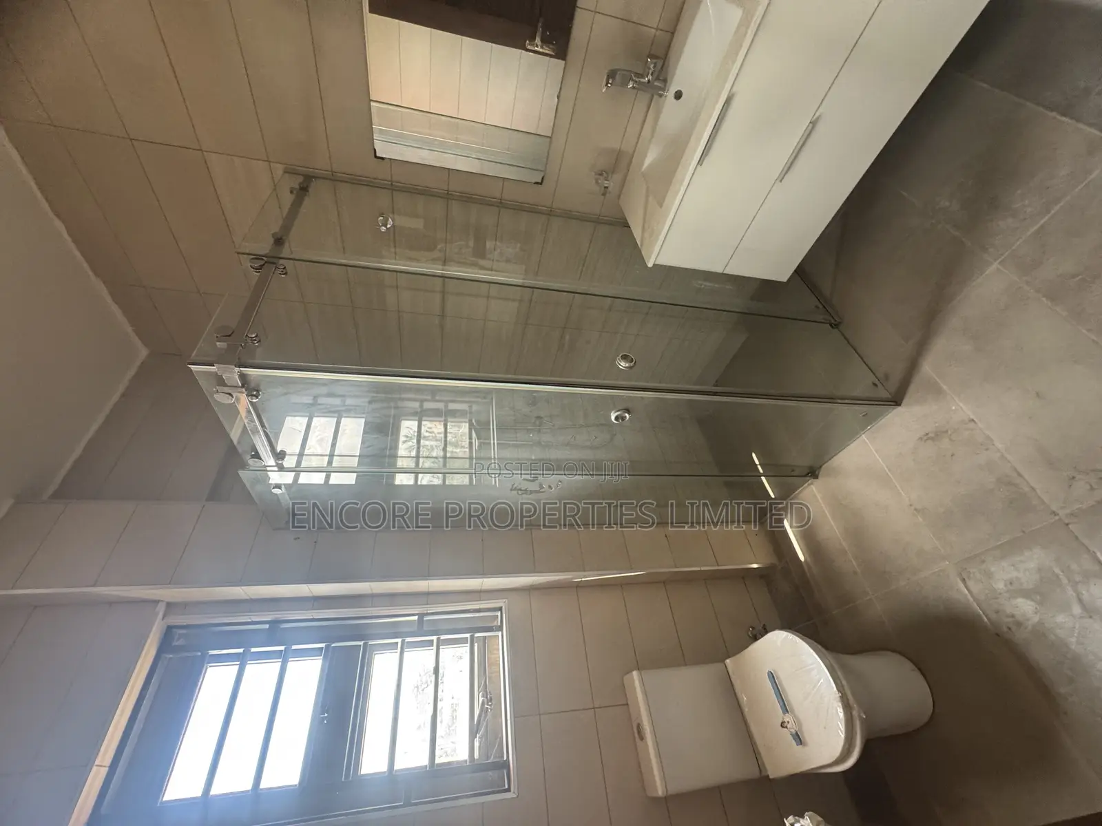 Ultra Modern 22 1and 2 Bedroom Apartments With Restaurant