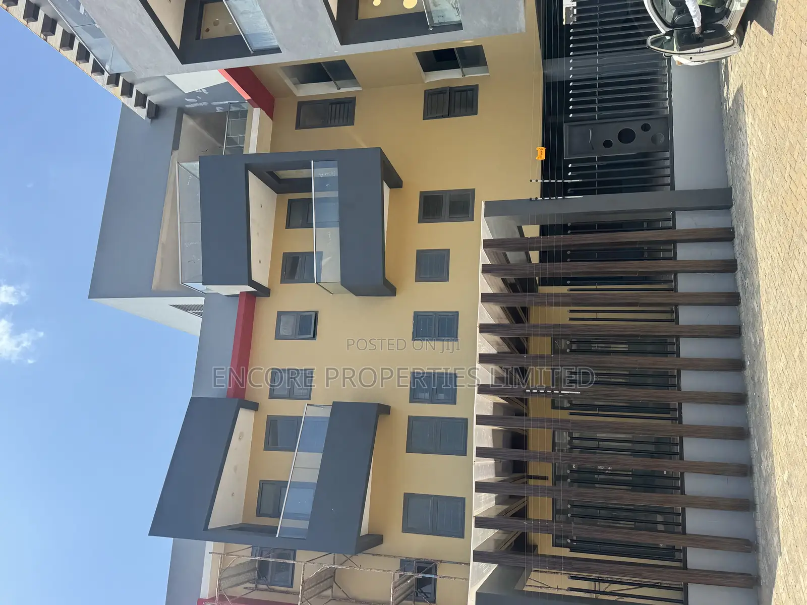 Ultra Modern 22 1and 2 Bedroom Apartments With Restaurant