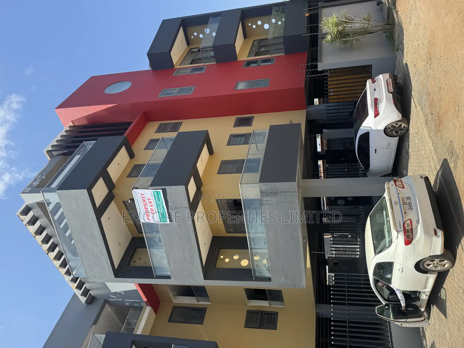 Ultra Modern 22 1and 2 Bedroom Apartments With Restaurant