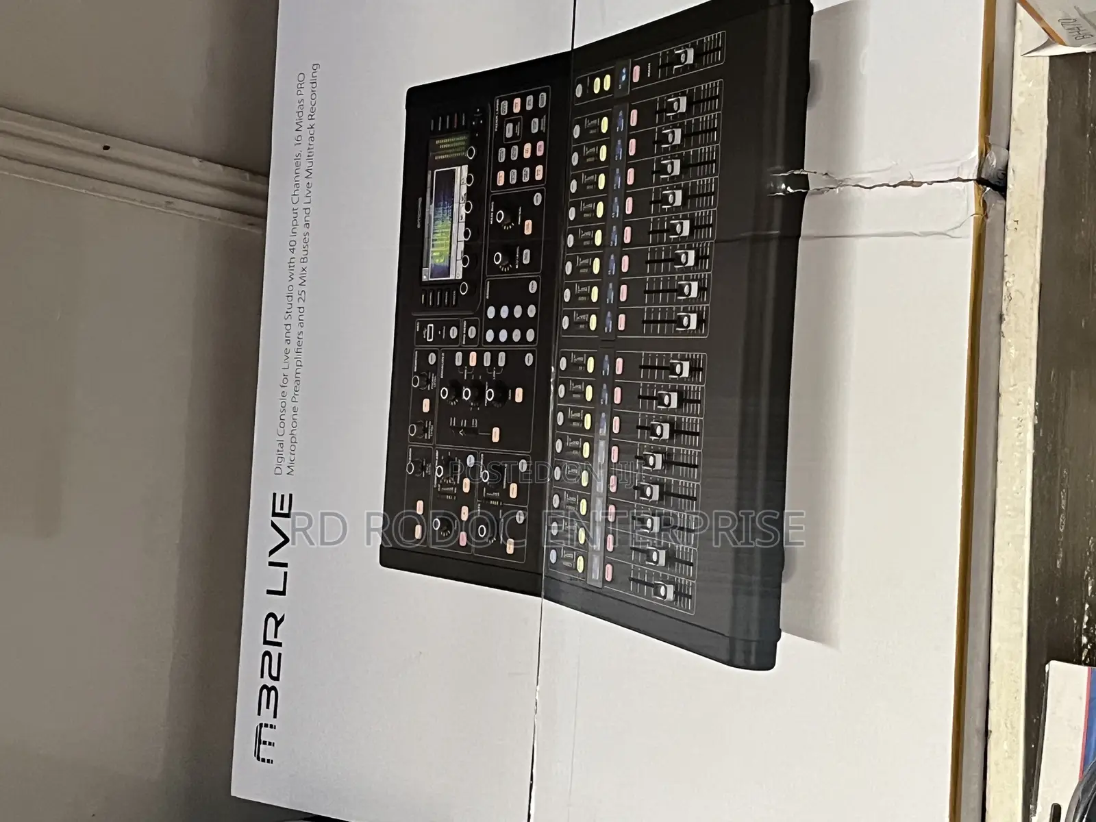 Midas M32r Mixer