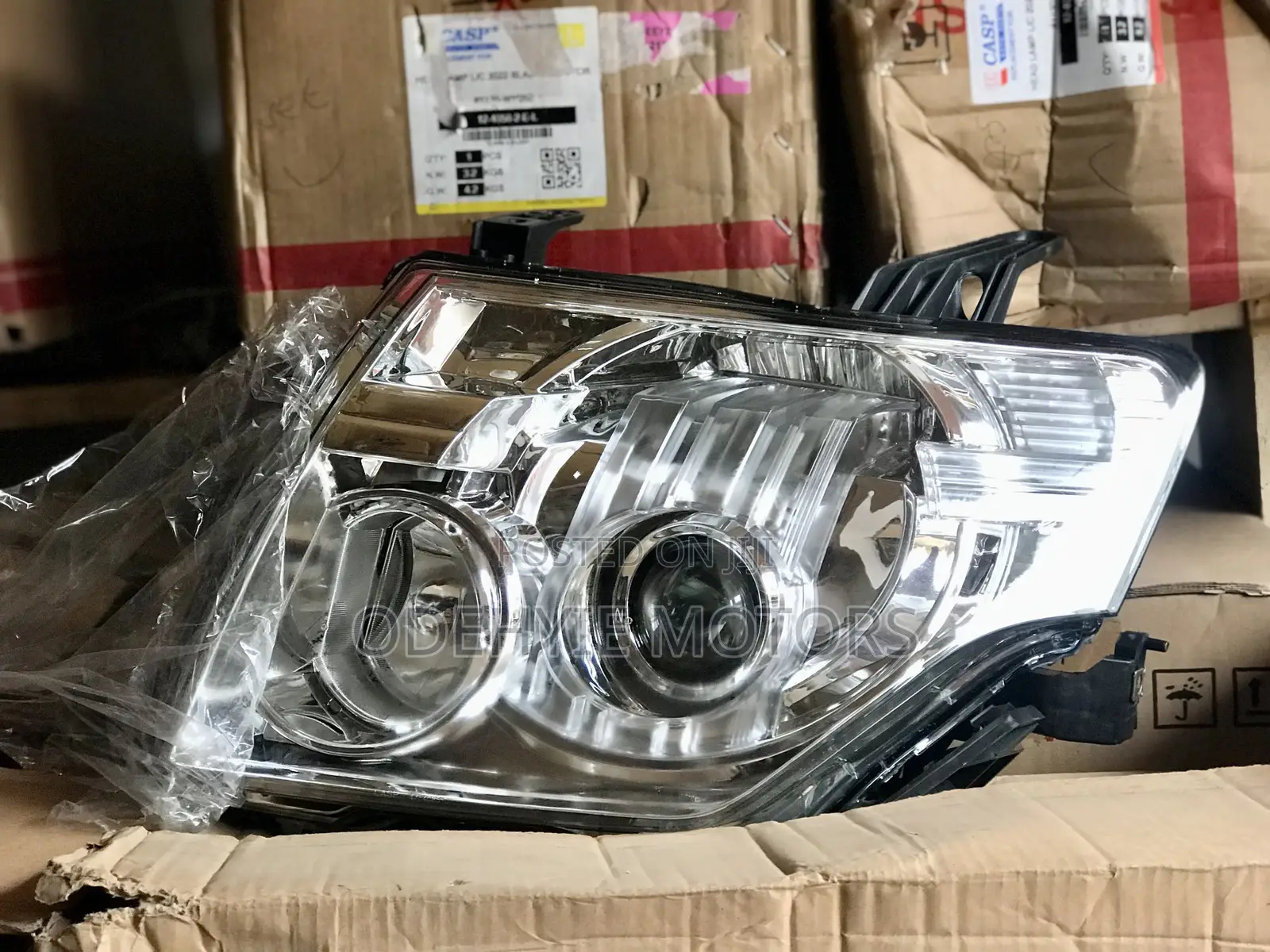 Mitsubishi Pajero 2008-2016 Headlight