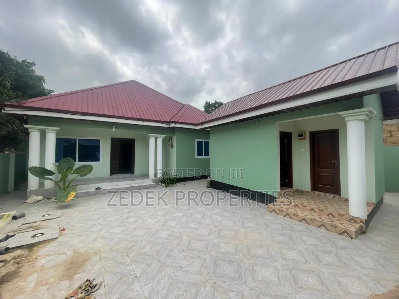 3bdrm House in 3 Bedroom Self, Ashomang Estate for sale