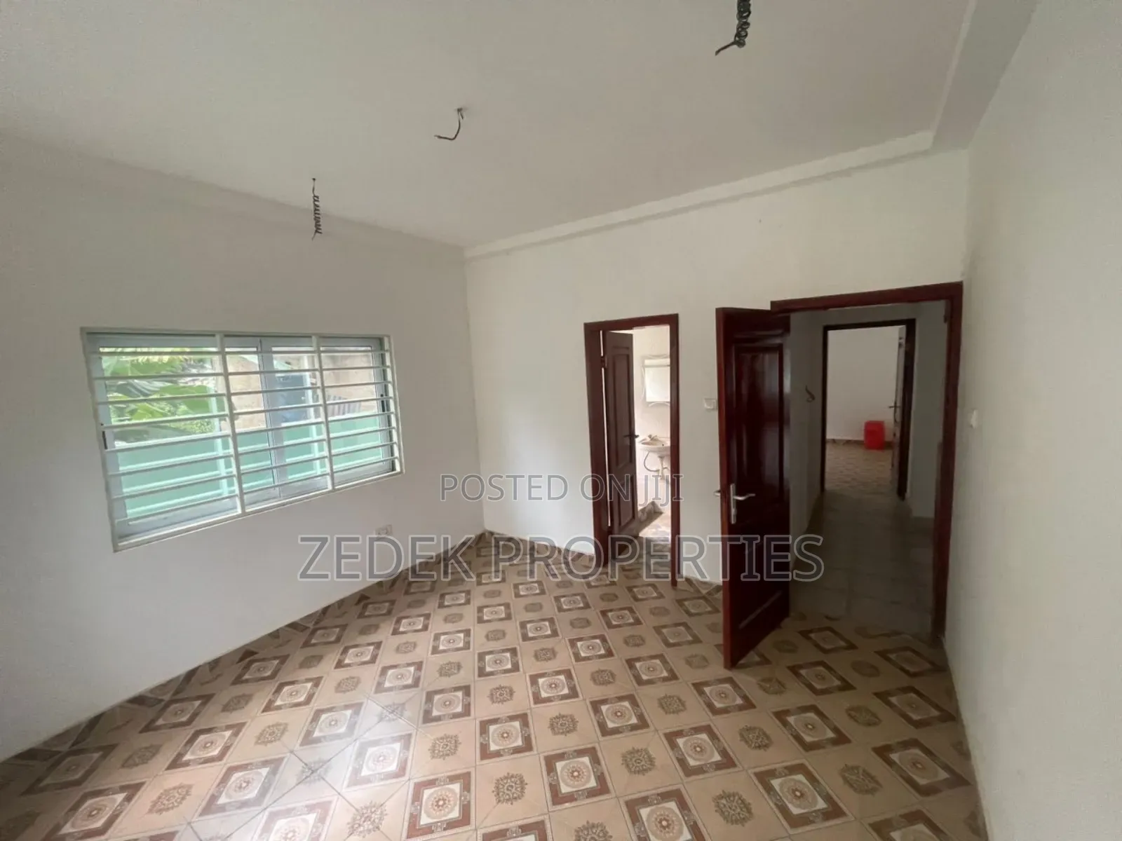 3bdrm House in 3 Bedroom Self, Ashomang Estate for sale