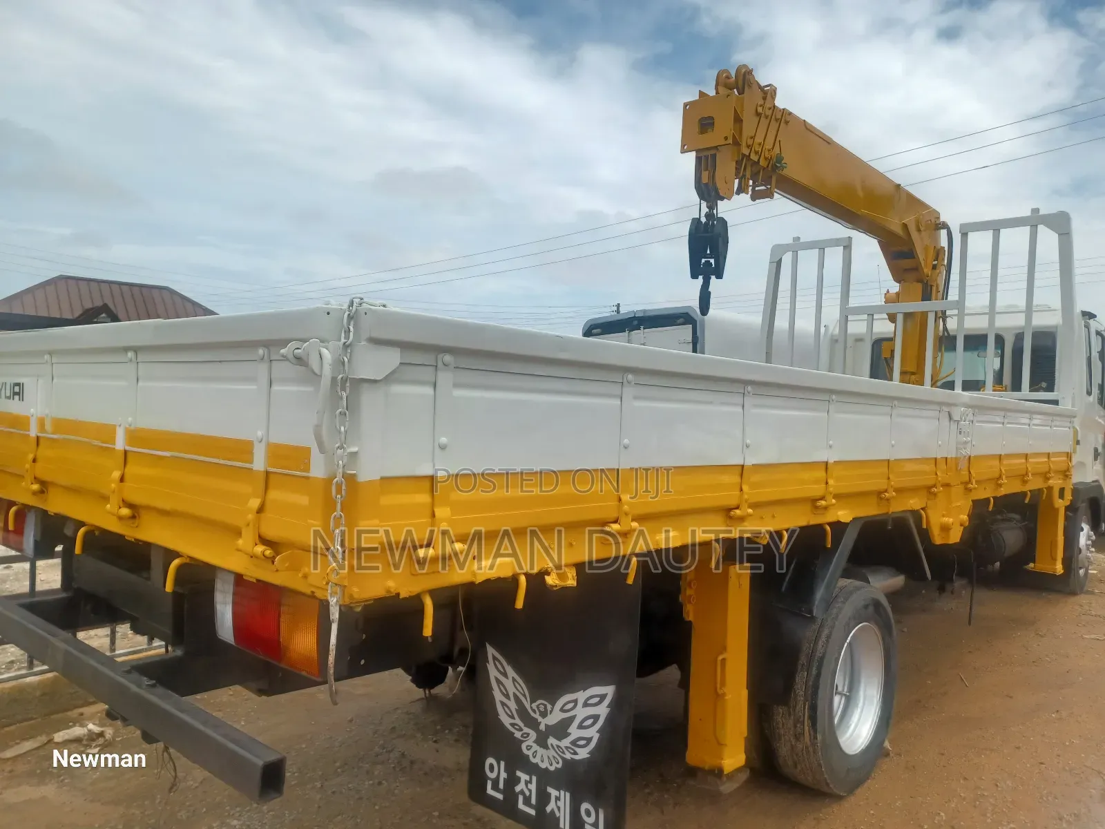 Hyundai Crane Truck