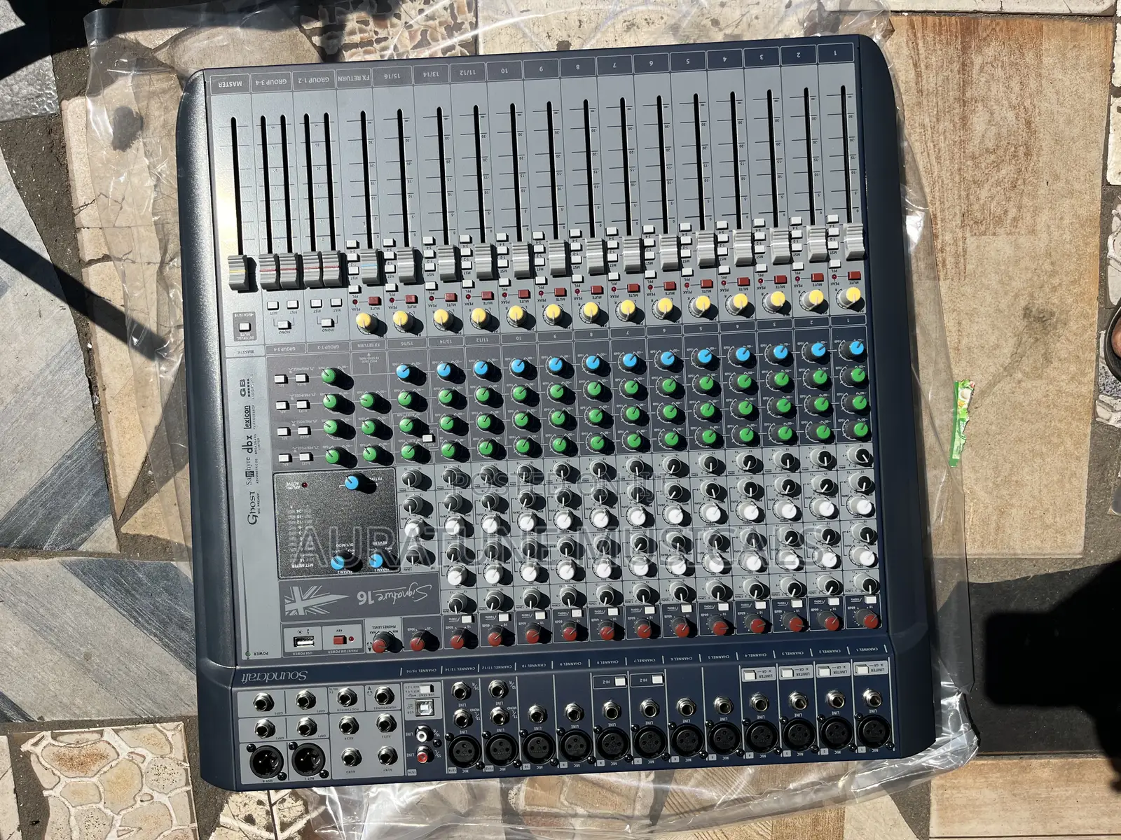Soundcraft Signature 16 Analog Mixer