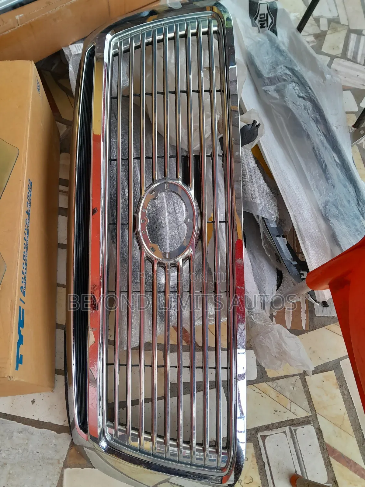 Toyota Tundra 2009,2010,2011,2012,013,014 Front Shell/Grille