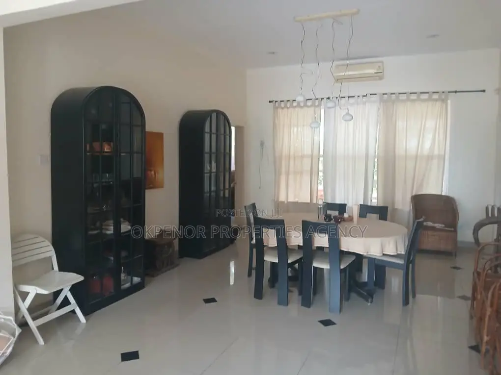 4bdrm House in Community25, Tema Metropolitan for sale