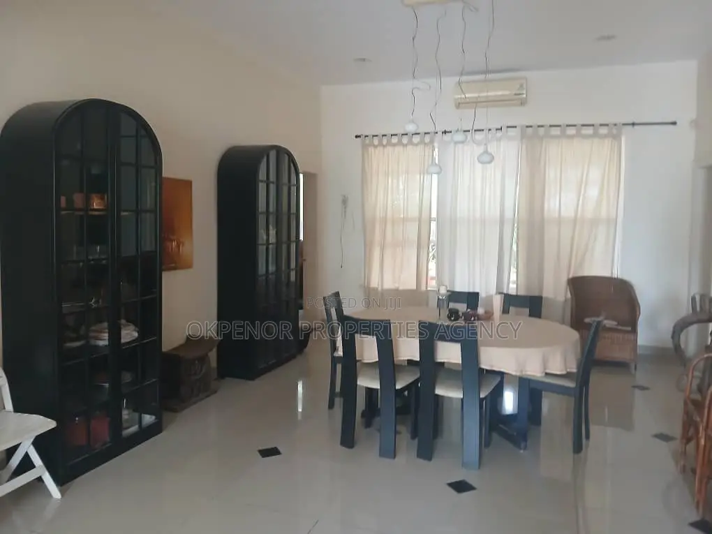4bdrm House in Community25, Tema Metropolitan for sale