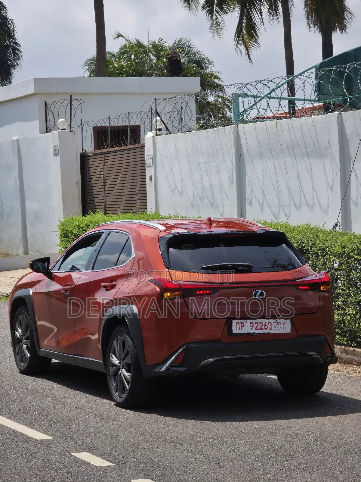 Lexus UX 2022 Orange